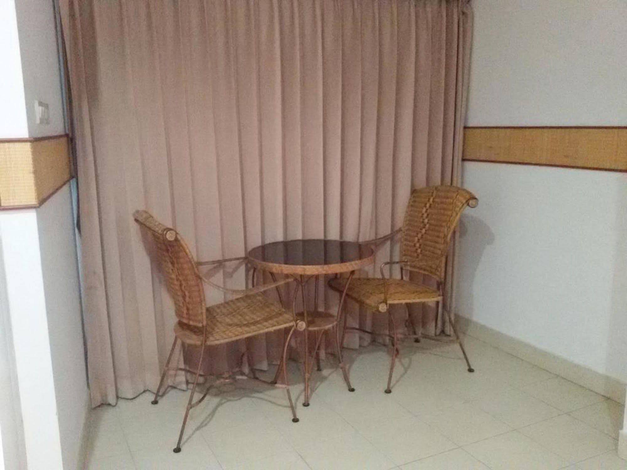 芭達亞拉塔基特大厦公寓式酒店 外观 照片